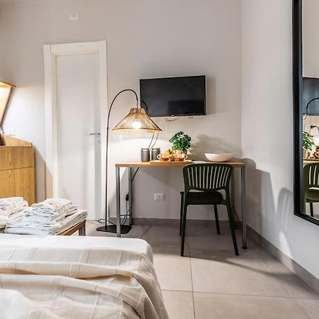 Dafne Room Un'Oasi Romana Per Coppie Exterior photo